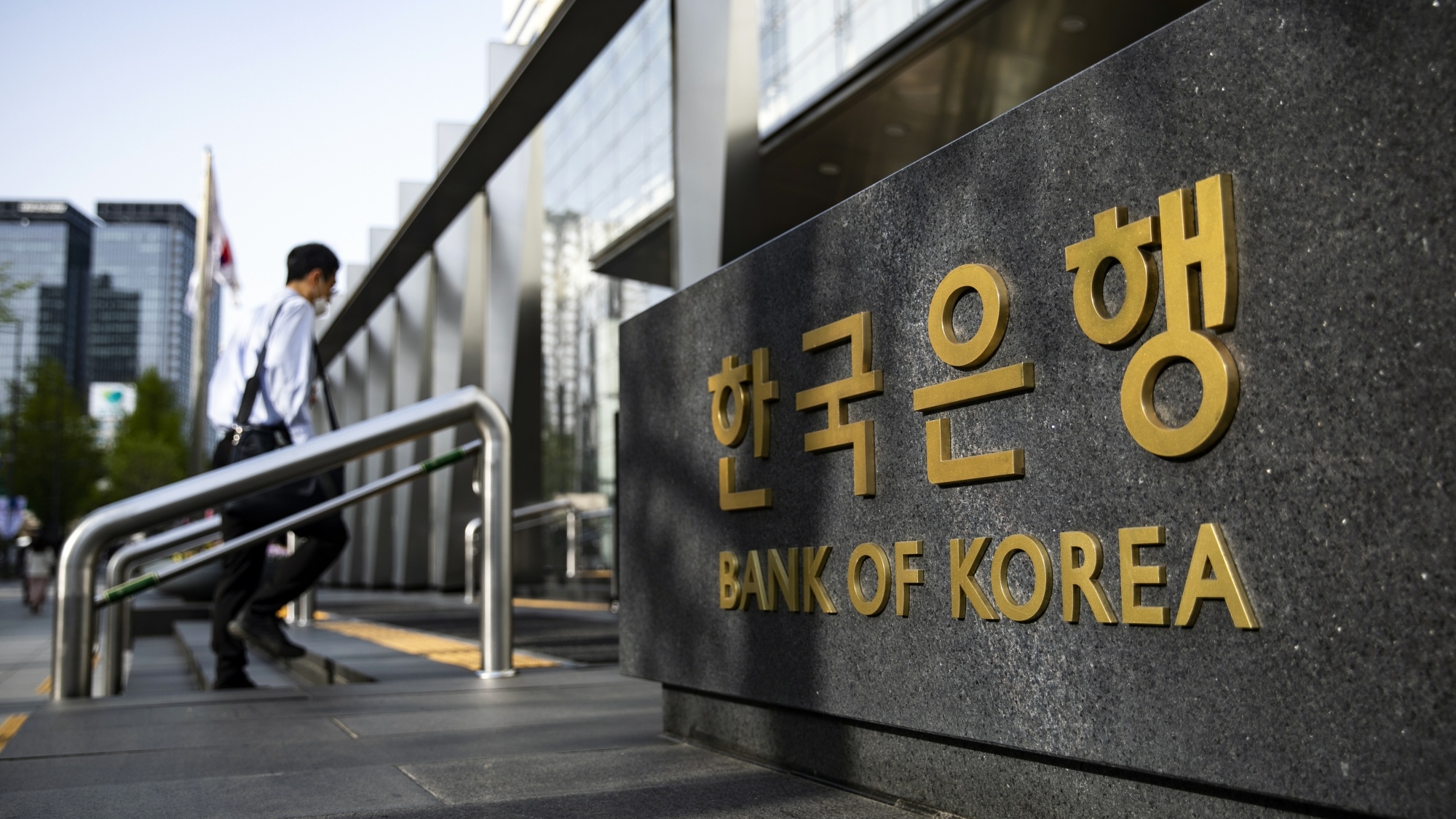 The Bank of Korea is considering on overhauling its guidance strategy.
Image Source: Bloomberg